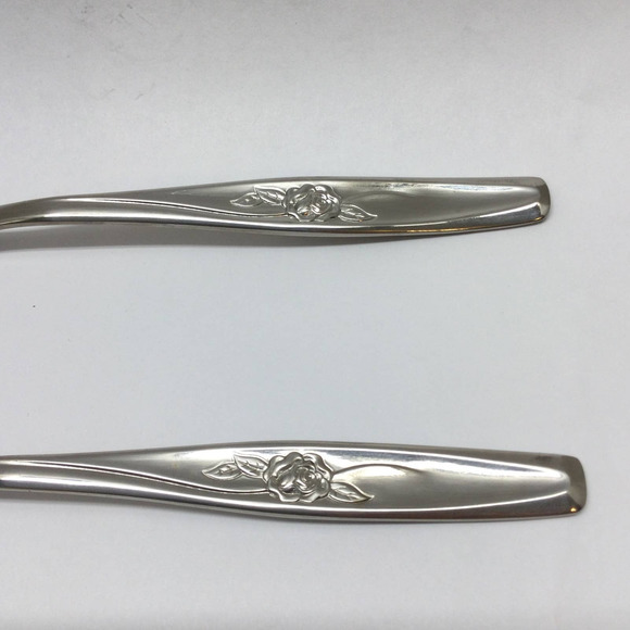 2 piece International Silver Random Rose Stainless Luxury Place/Oval Soup Spoon - Picture 2 of 7